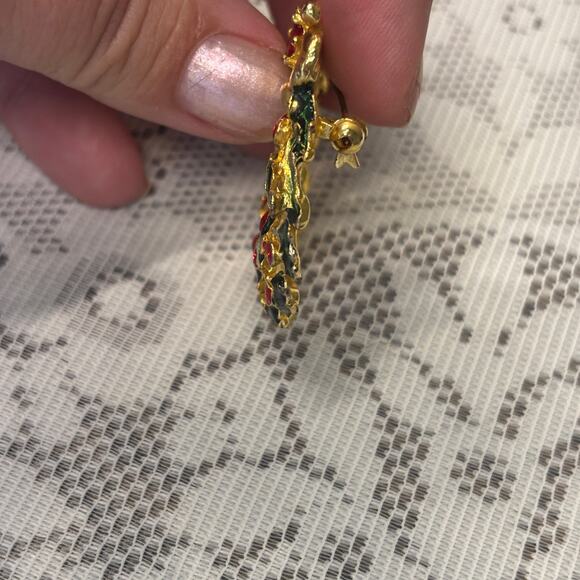 Vintage Brooch Costume Jewelry Christmas Enamel Wreath Pin Gold with Red Ruby - Picture 5 of 7